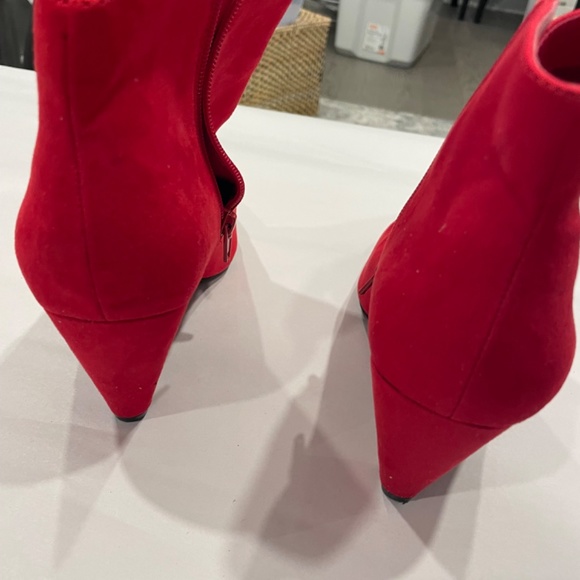 Bright red ankle boots - Picture 6 of 7